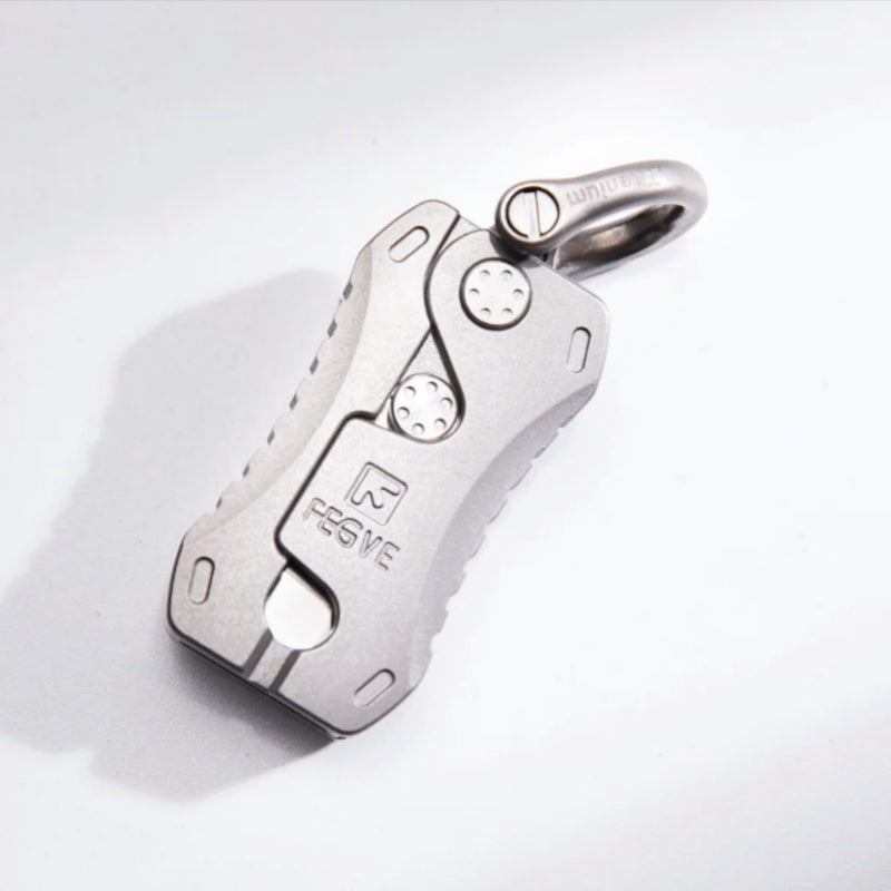 Mini Titanium Alloy Pocket Knife Keychain Pendant Outdoor Emergency Pocket Knife