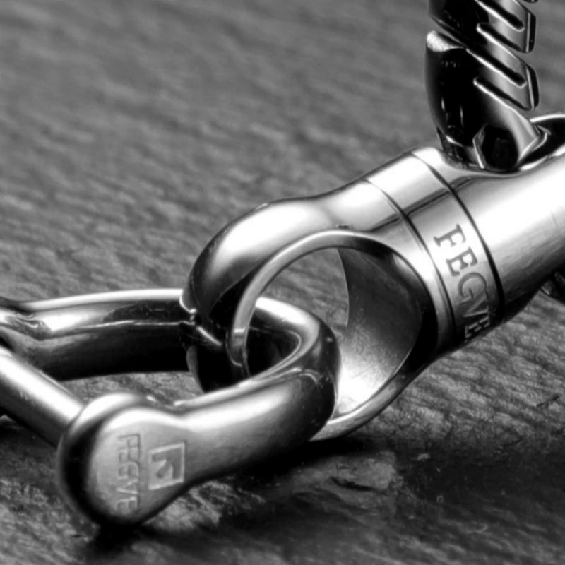 Hollow Ultra-Light Titanium Car Keychain - Minimalist Style